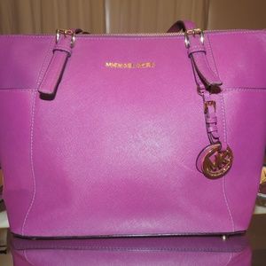 Jet Set Large Top-Zip Saffiano Leather Tote-purple